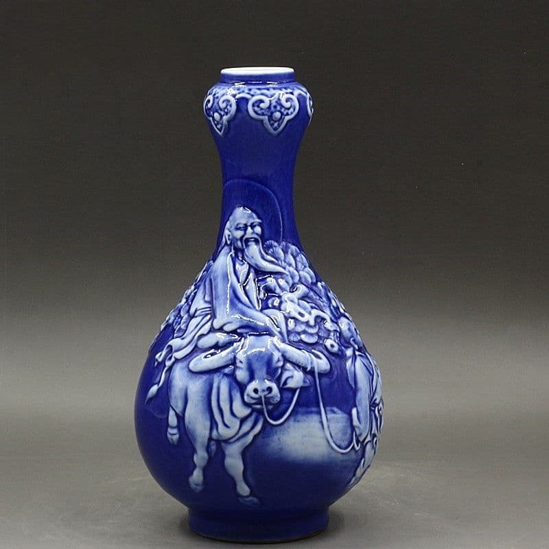 清乾隆 藍釉の浮彫り老子出関蒜頭瓶  景徳鎮 陶磁器 装飾品 工芸品美術品 置物