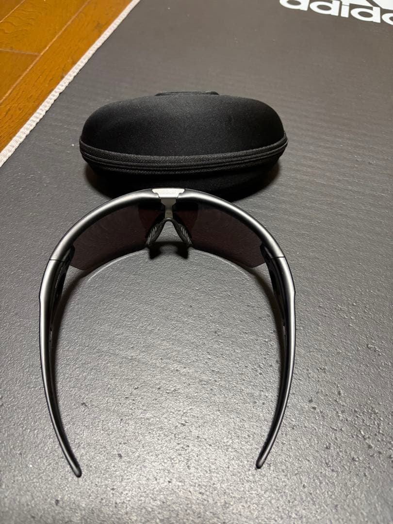 箱付きほぼ新品Oakley スポーツサングラス ケース付き鈴木誠也モデル