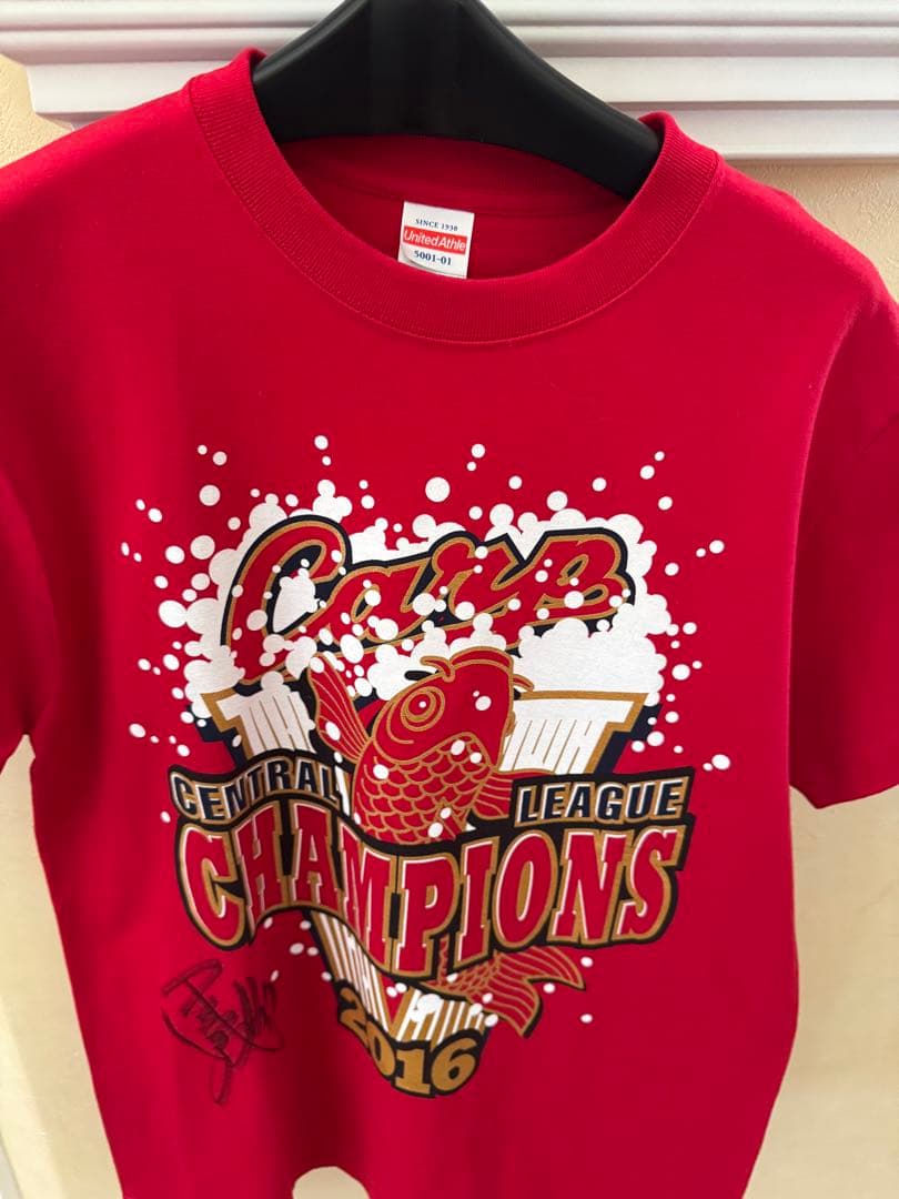 ✨超希少✨広島東洋カープ2016リーグ優勝記念Tシャツ　菊池涼介直筆サイン入り