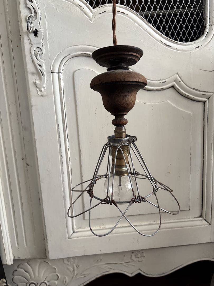 フランスアンティーク　ペンダントライト　1灯　木製　ワイヤーフラワーシェード