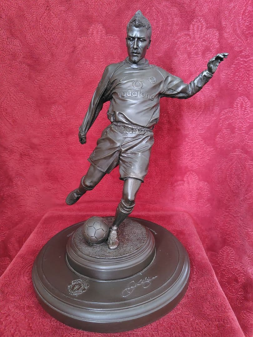 デビッド・ベッカム ブロンズ像