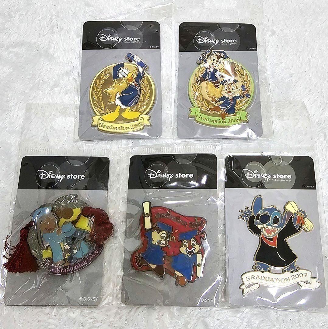 DisneyStore キャラクター 卒業記念 限定ピンバッジ