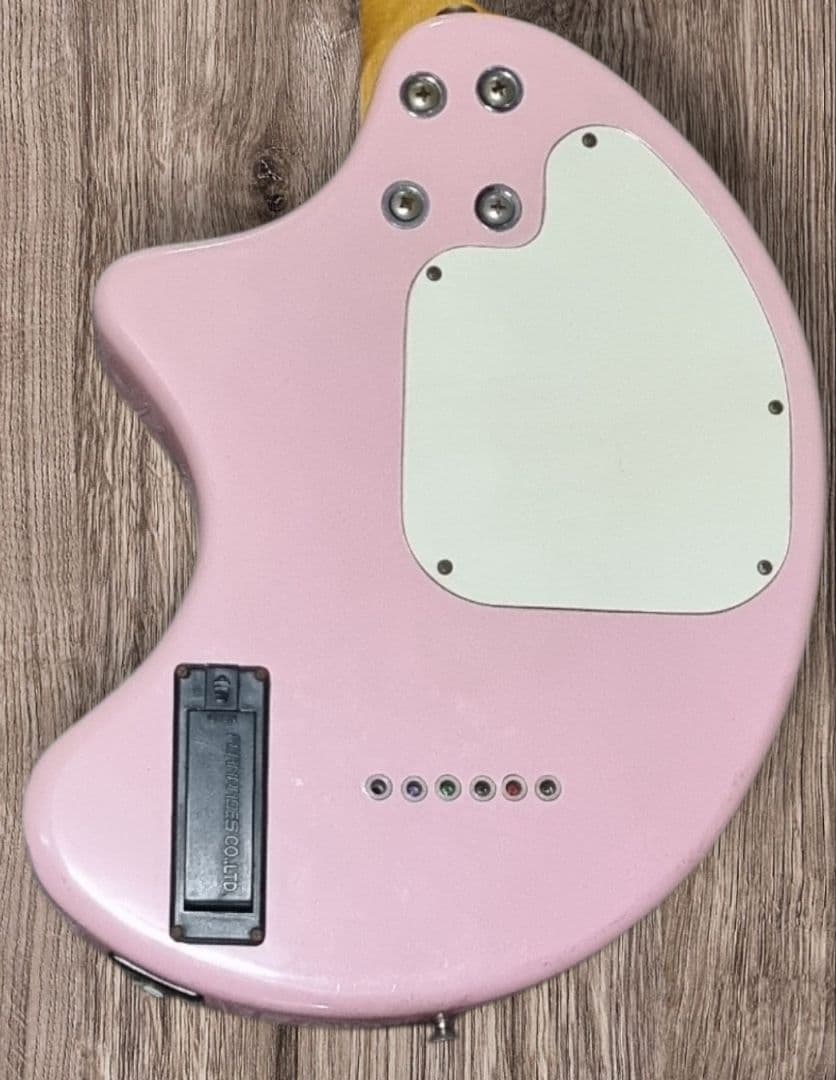 フェルナンデスZO-3ピンク エレキギター 内蔵スピーカー