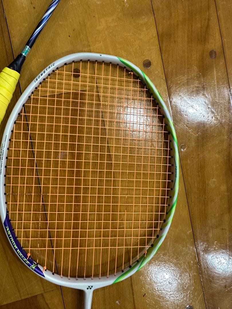 バドミントン　アストロックス100ZZ　 2本セット(ネビーとVA)