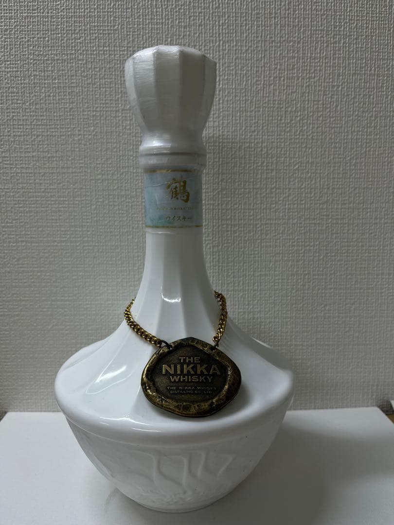 NIKKA 鶴ウイスキー 白陶器ボトル 700ml 43%