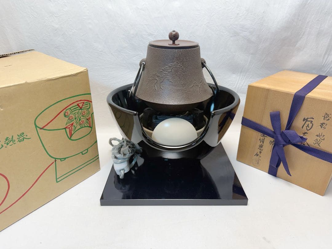 未使用 茶道具 黒真塗 紅鉢型 野々田商店製電熱器 佐藤清光造 松地紋富士釜共箱