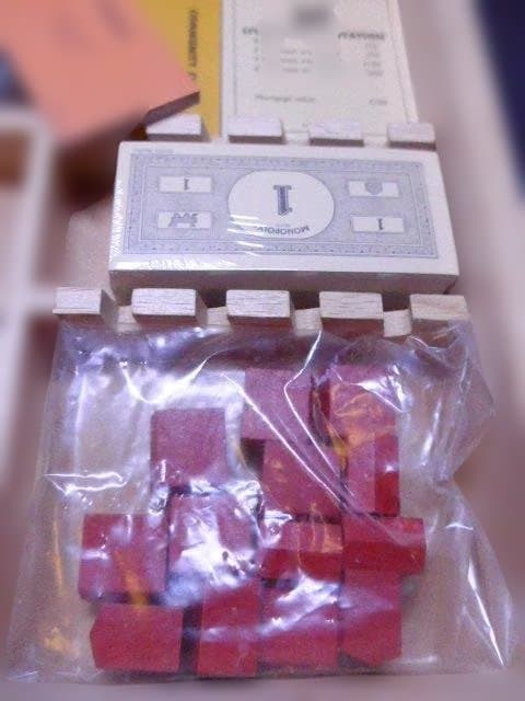 とても高価な英国製ノスタルジーMONOPOLY 木製箱版。未使用品