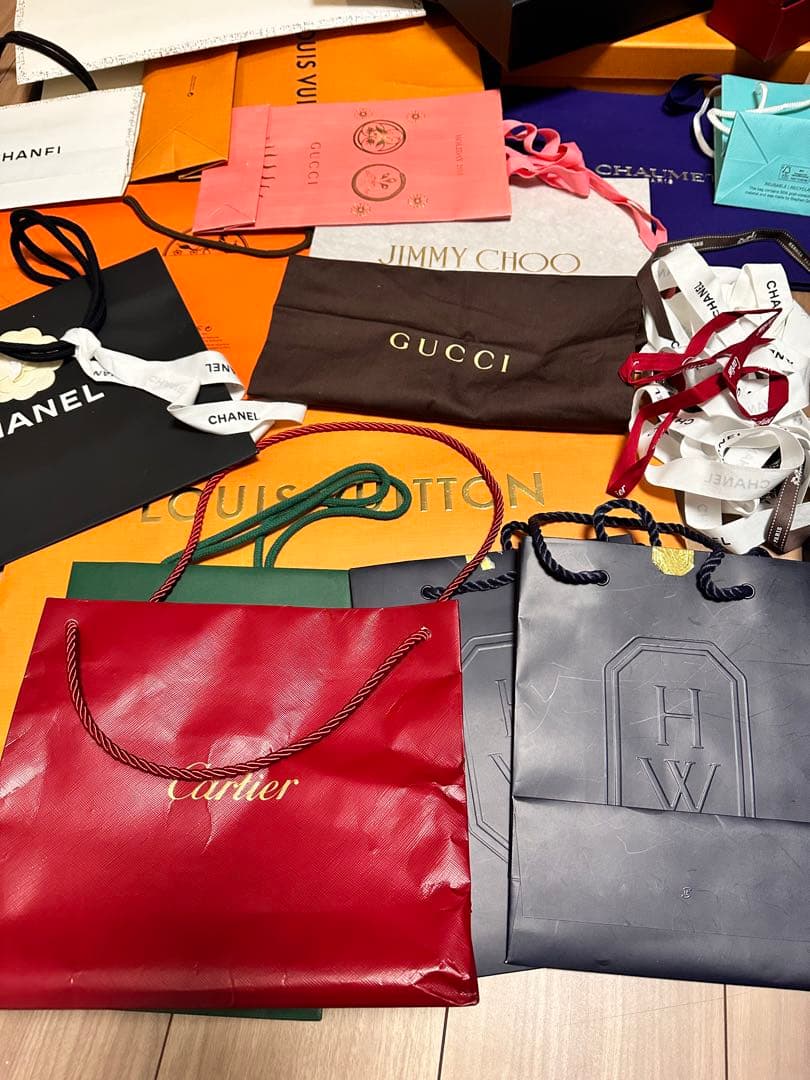 ブランドショップ袋　シャネル、ハリーウィンストン