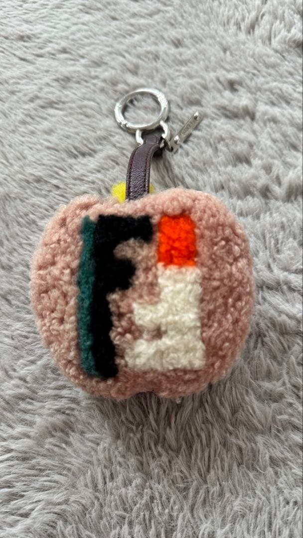 【FENDI】アップル チャーム　もこもこ