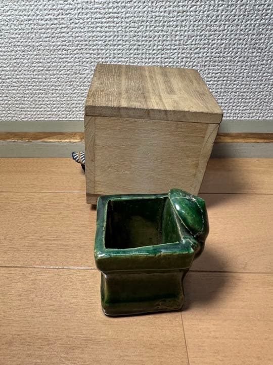 673 楽焼　蓋置