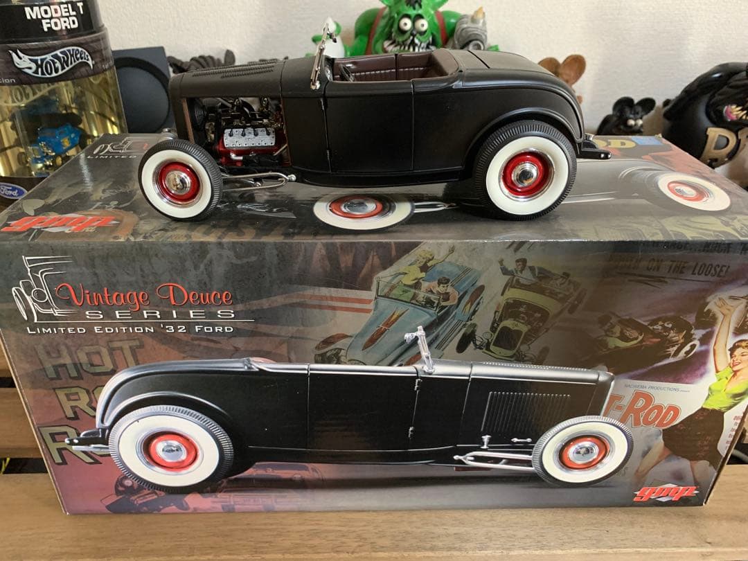 ミニカー GMP VINTAGE DEUCE  1/18