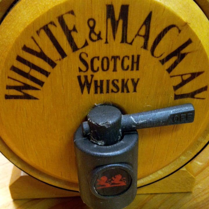 WHYTE & MACKAY　木樽　容量不明
