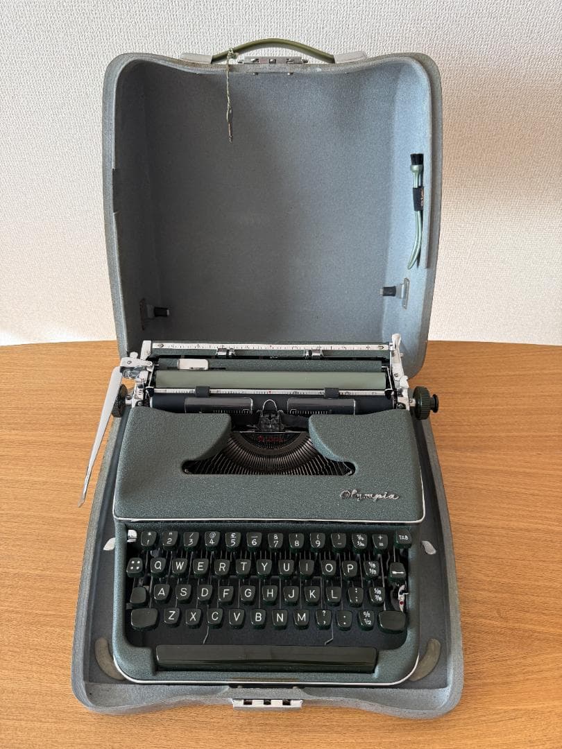 Olympia Model SM タイプライター