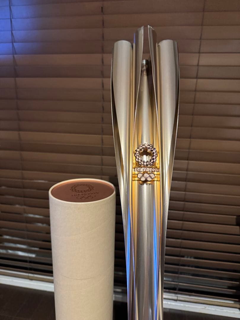 聖火 トーチ　東京オリンピック　TOKYO2020 聖火リレー