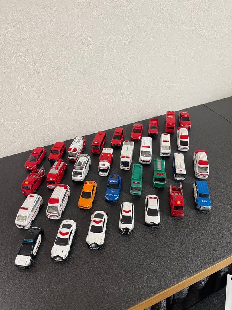 トミカ TOMICA 緊急車両 32台セット おもちゃ ミニカー