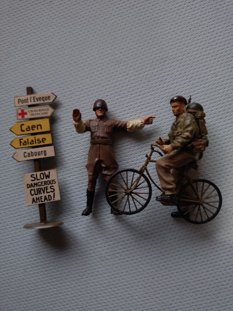 新春セール！ジオラマフランス戦線での英軍車両とバイクフィギュアセット バイシクル