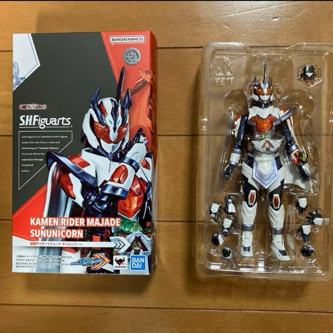 S.H.Figuarts 仮面ライダーマジェード 一部パーツ欠損あり